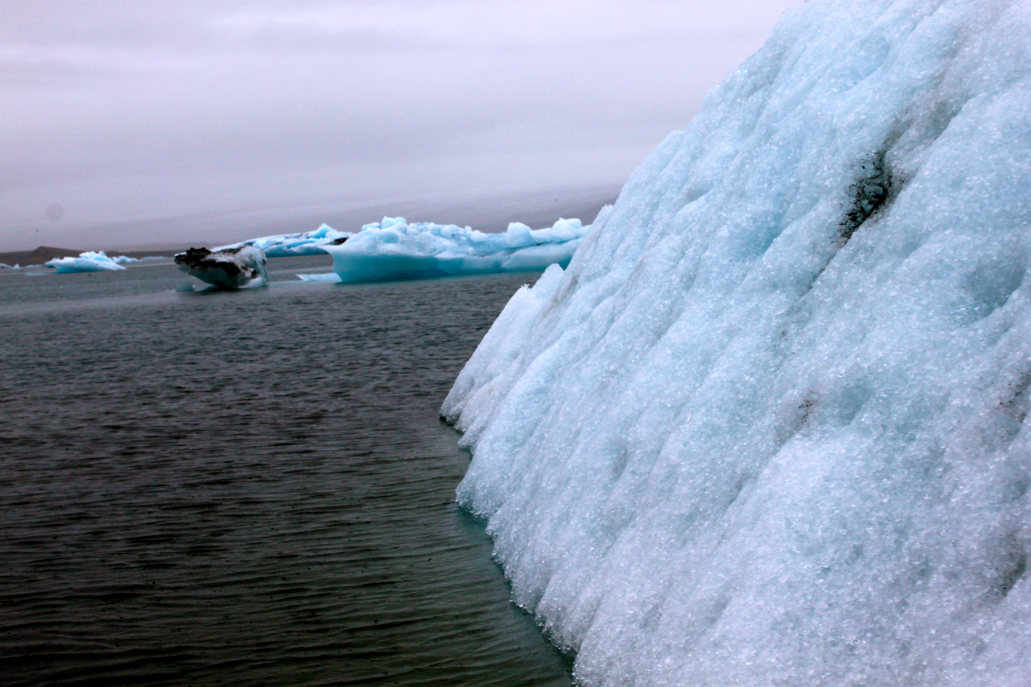 jokulsarlon iceberg iceland zodiac boat